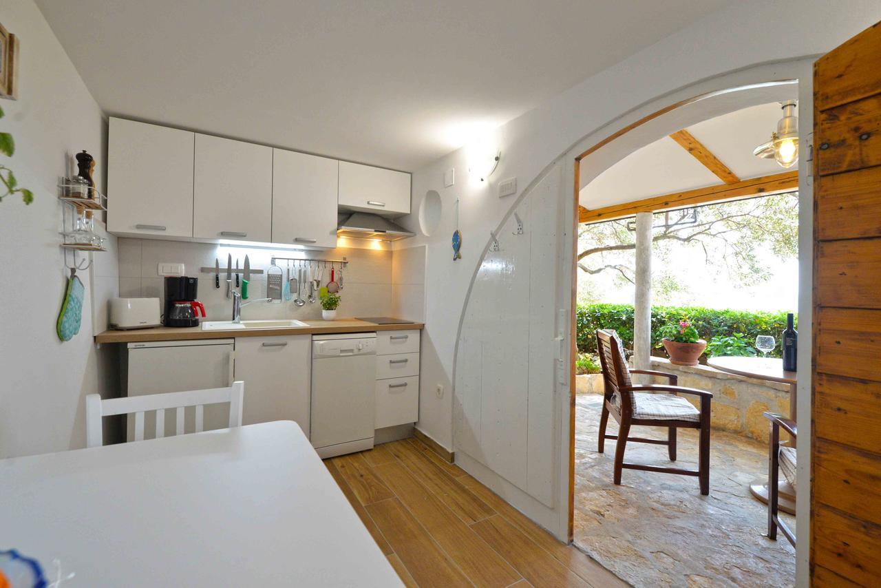 Sea Side Apartment Murter Bagian luar foto