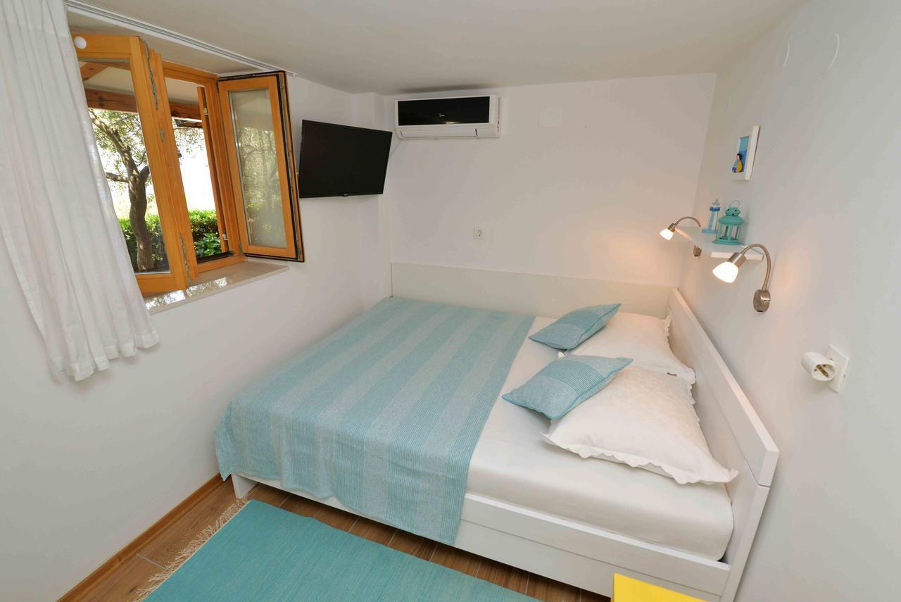 Sea Side Apartment Murter Bagian luar foto