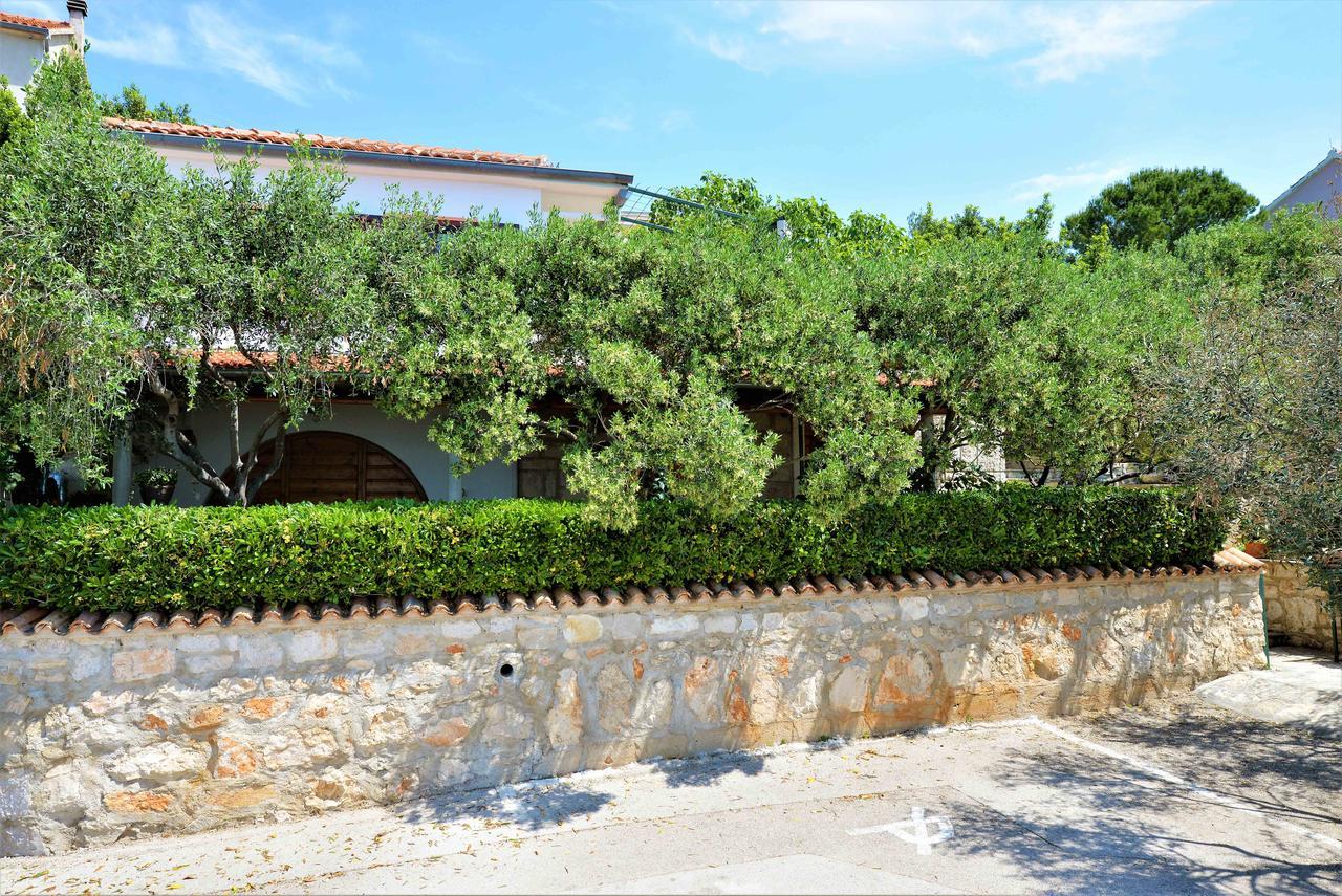 Sea Side Apartment Murter Bagian luar foto