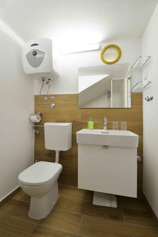Sea Side Apartment Murter Bagian luar foto